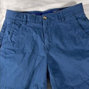 Crown & Ivy mens cobalt Motion Flex flat front 7" inseam chino shorts - size 32